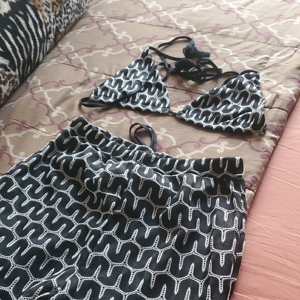 Black & White Patterned Bikini Top and Pant Set (Never Worn / New W/O Tags)